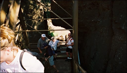 [10_Gordon_on_the_Stairs.jpg]