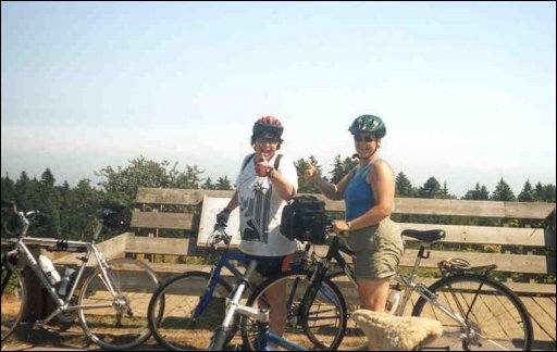 [08_Sue&Marti.jpg]